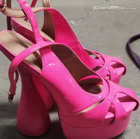 Fashion nova dancer heels - Picture 3 of 5